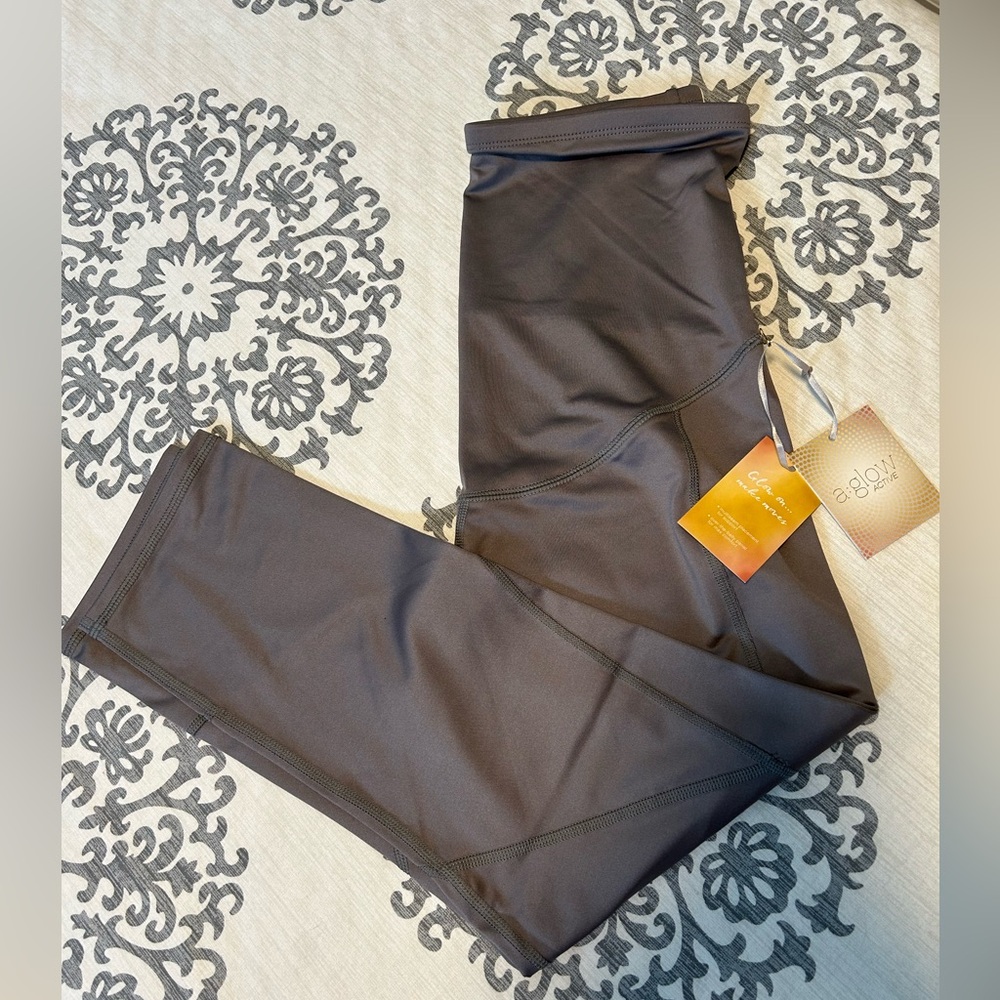 NWT maternity grey capri-length tights/leggings